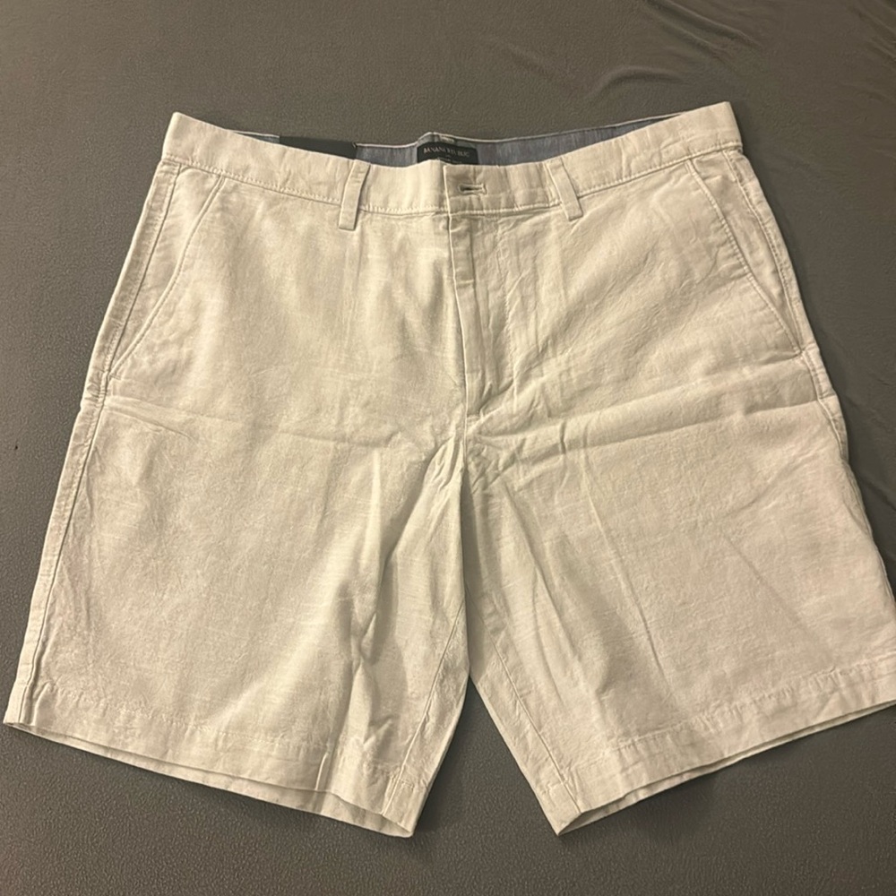 Banana Republic Men’s 9" chambray shorts in shoreline gray white size 35